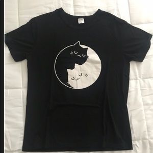 Yin Yang cat tee